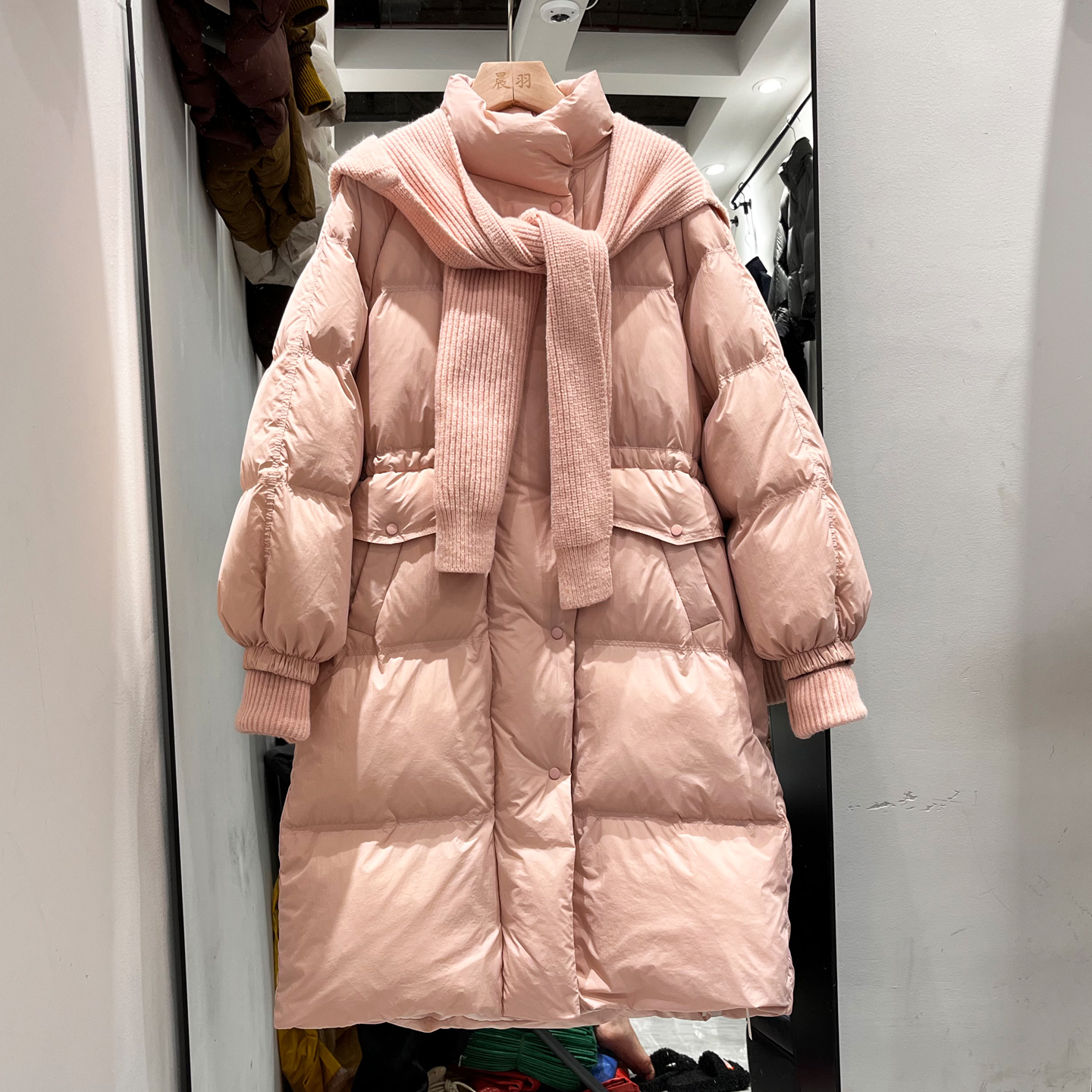 2025冬季新品女士立领中长款过膝羽绒服围巾帽加厚宽松白鸭绒外套