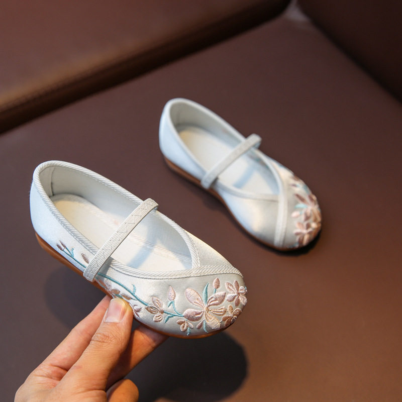 新款汉服女童鞋儿童绣花鞋民族风宝宝鞋子国风旗袍鞋子老北京布鞋