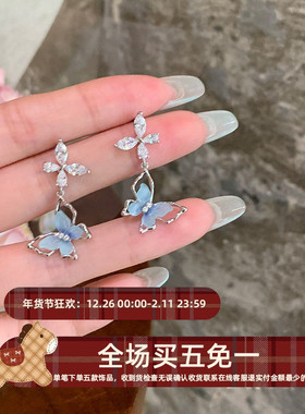 海盐苏打 蓝色双蝴蝶耳环韩系爆闪锆独特轻奢高级感小众精致耳饰