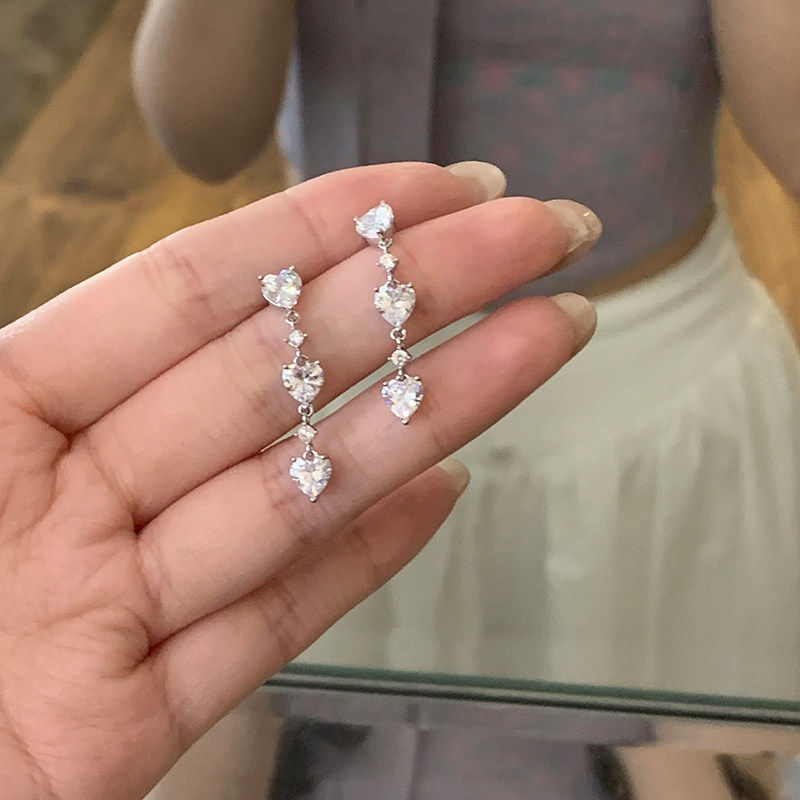 mini爱心流苏耳钉小众设计感图片