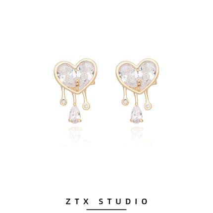 轻奢满钻爱心耳夹无耳洞女2025新款独特艺术生耳饰无痛蚊香盘耳钉