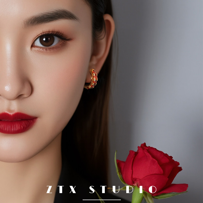 新年红色无耳洞圆圈耳夹女绝美独特2024新款耳饰蚊香盘耳环假耳钉