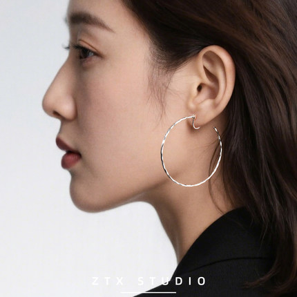 ZTX 爆闪圆圈耳夹无耳洞女新款无痛双耳垫蚊香盘耳饰简约百搭耳环
