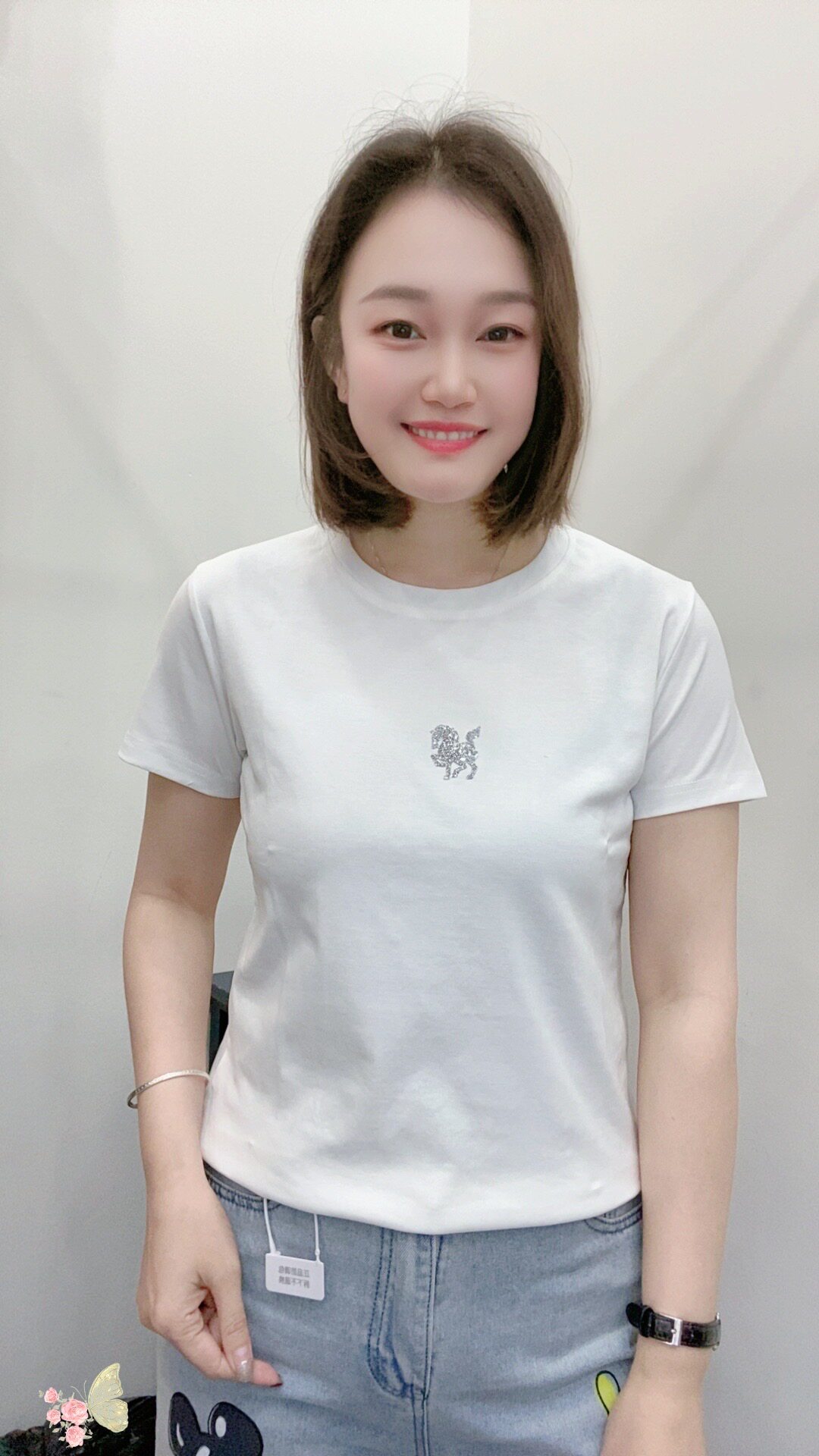 2026年春夏新款设计烫钻小马百搭圆领短袖T恤女