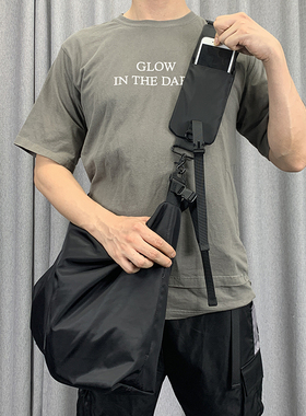 超大容量斜挎包街潮牌男运动健身包暗黑山本风尼龙布休闲单肩包女