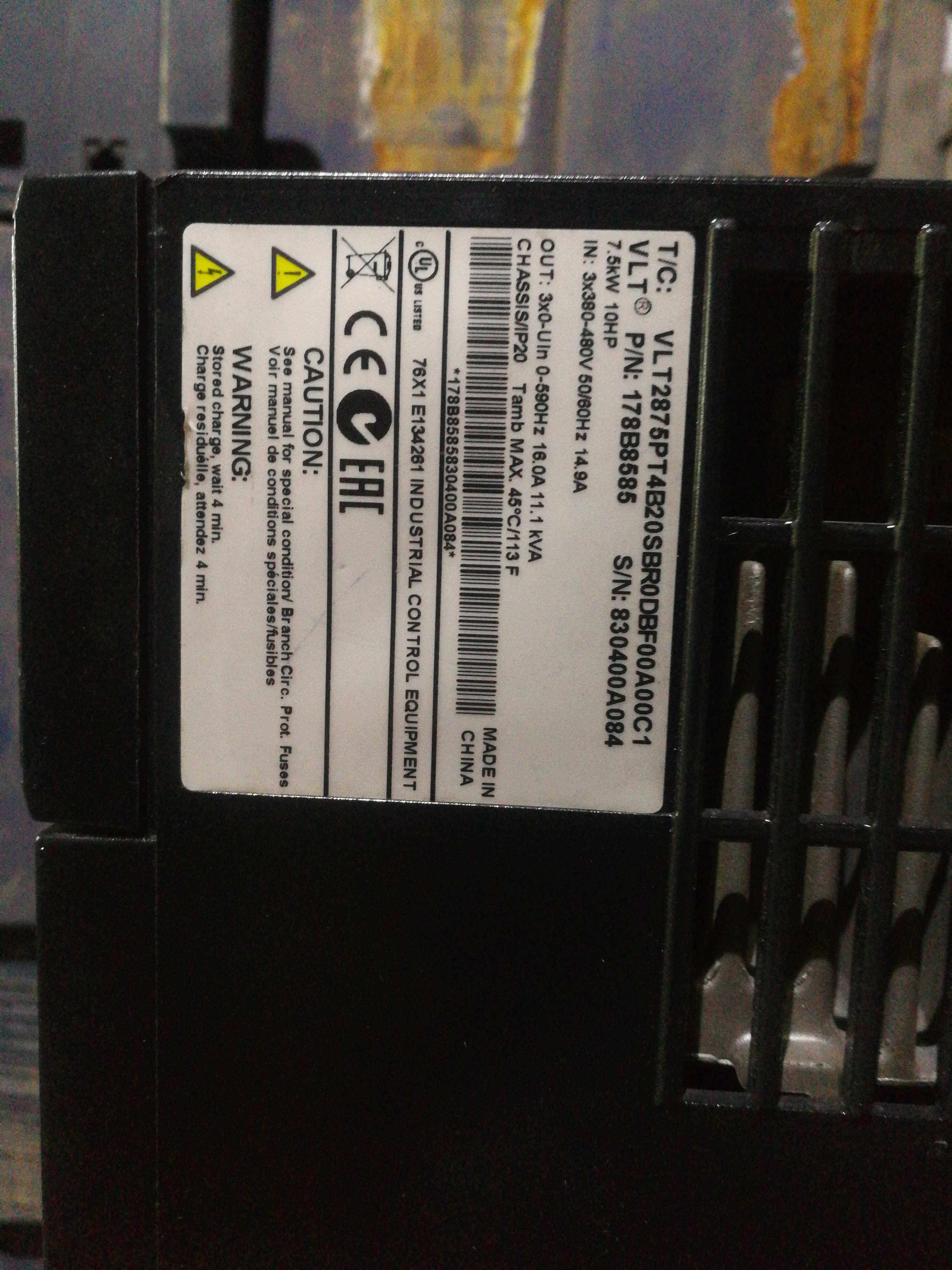 丹佛斯变频器vlt2800 vlt2875pt4b20 7.5kw 380v实物图议价