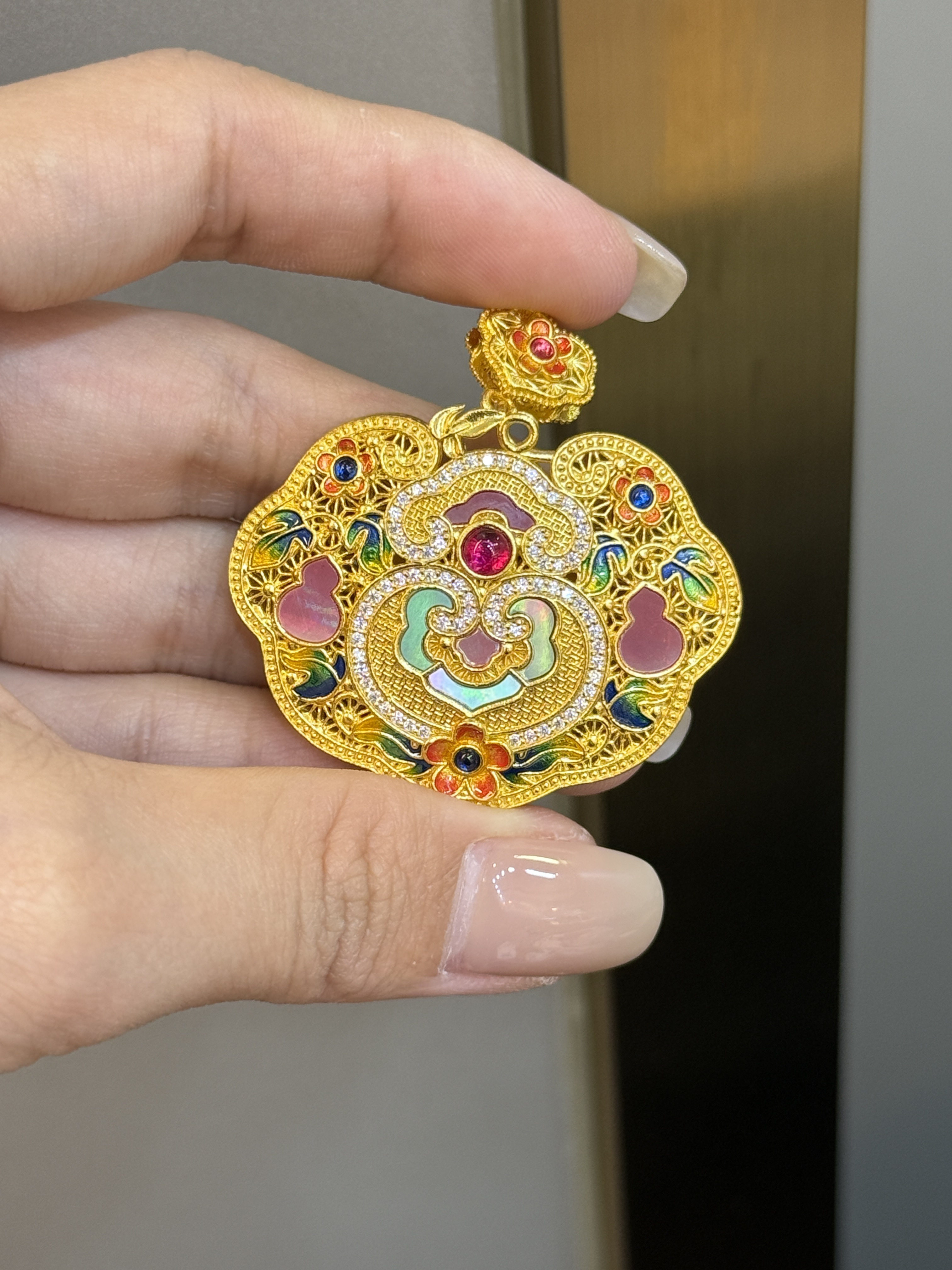 足金黄金锁包吊坠送女友礼物