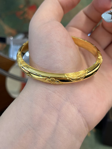 足金黄金錾刻点钻雏菊手镯送女友礼物