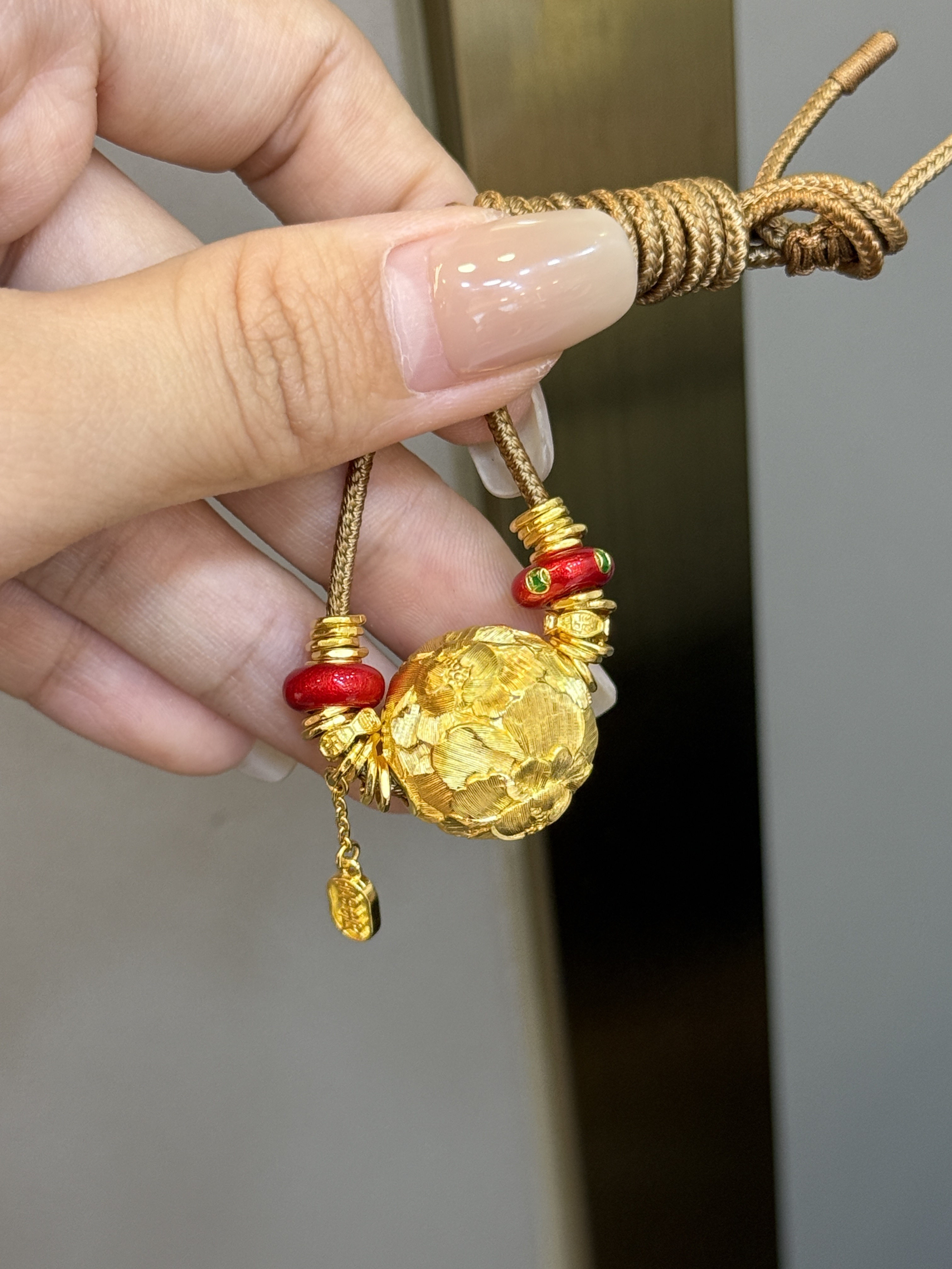 足金黄金錾刻牡丹花球吊坠送女友礼物