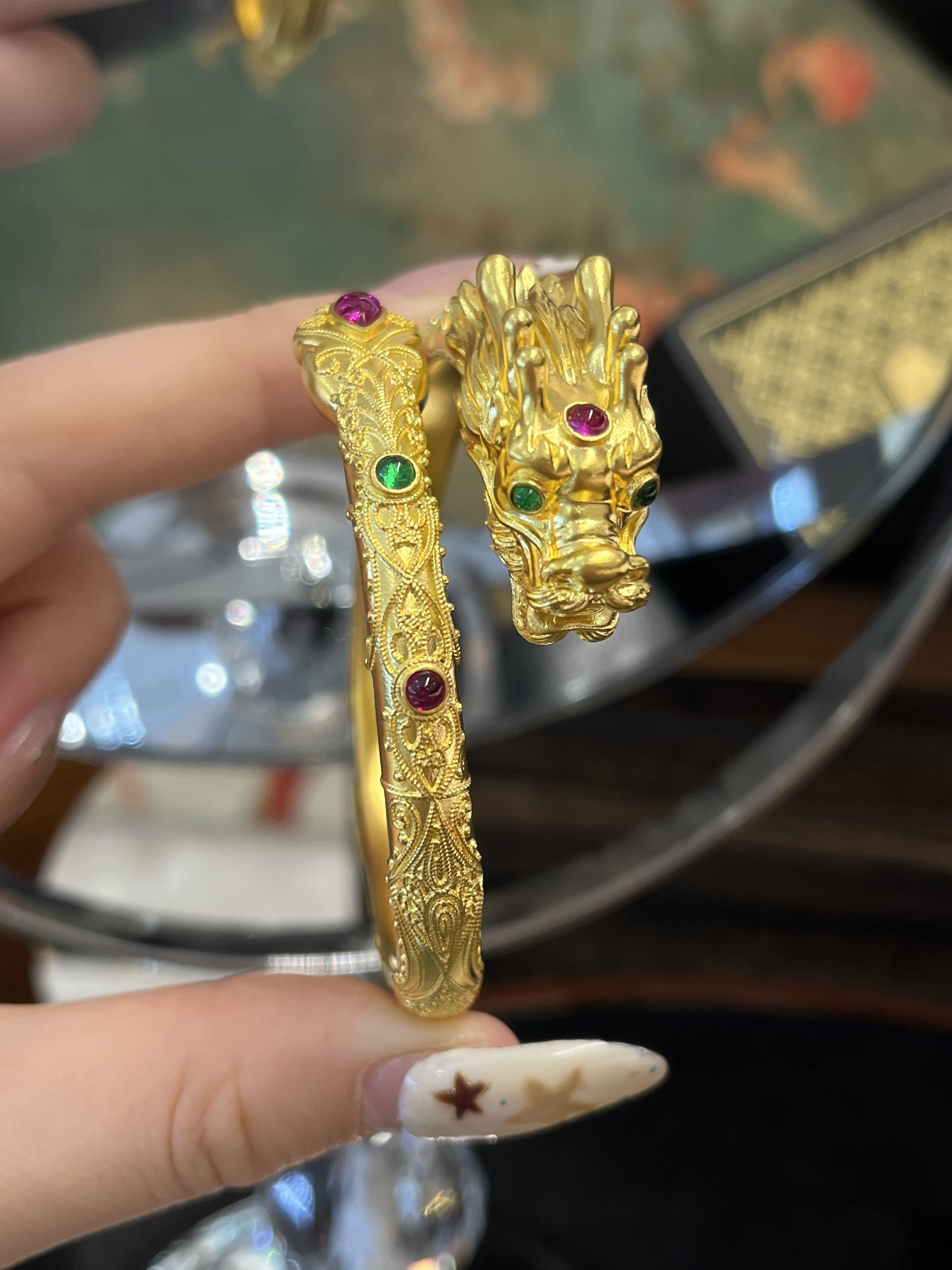 足金黄金镶嵌龙手镯送女友礼物
