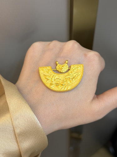 足金黄金錾刻牡丹花吊坠送女友礼物