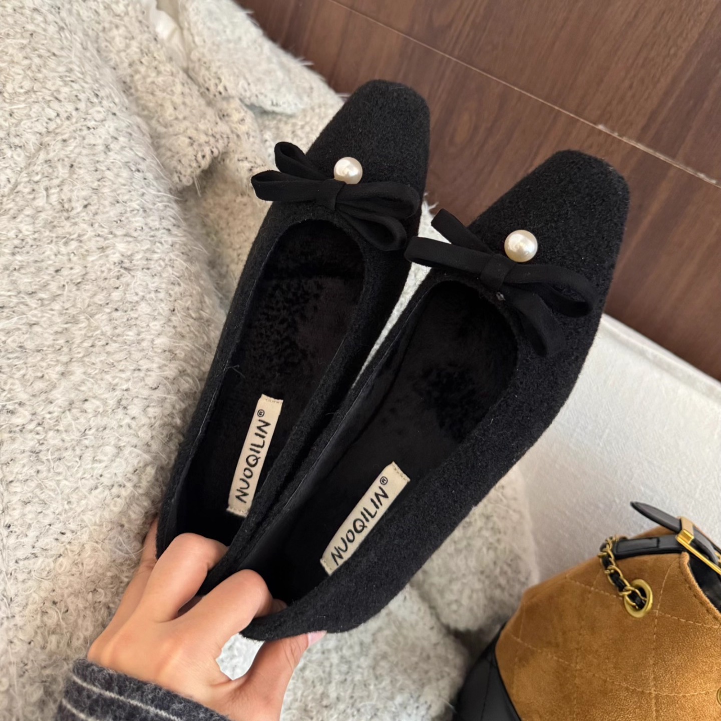 厚黑鞋子女2025秋冬新款加绒毛呢鞋粗跟不累脚高跟鞋配裙子女单鞋