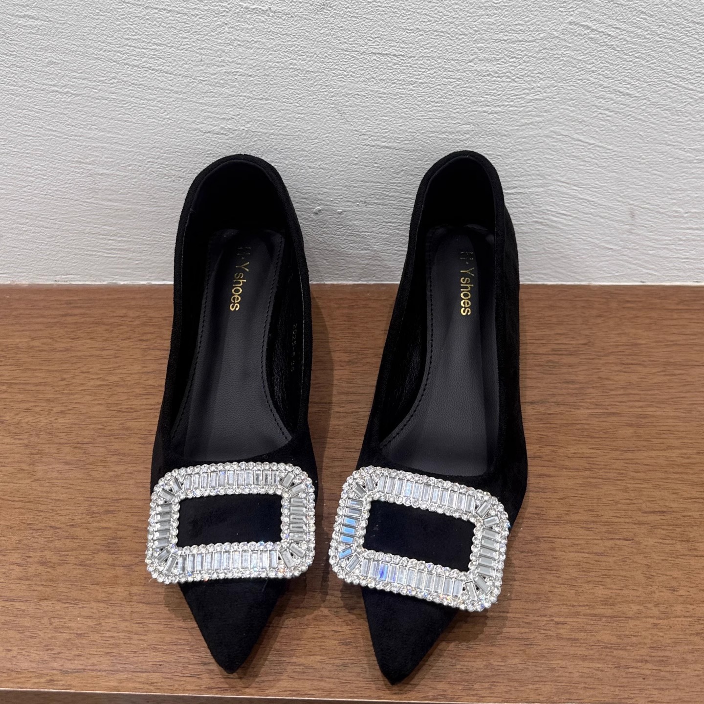 气质秋冬黑色高跟鞋女职业2025年新款尖头浅口水钻中跟细跟单鞋女