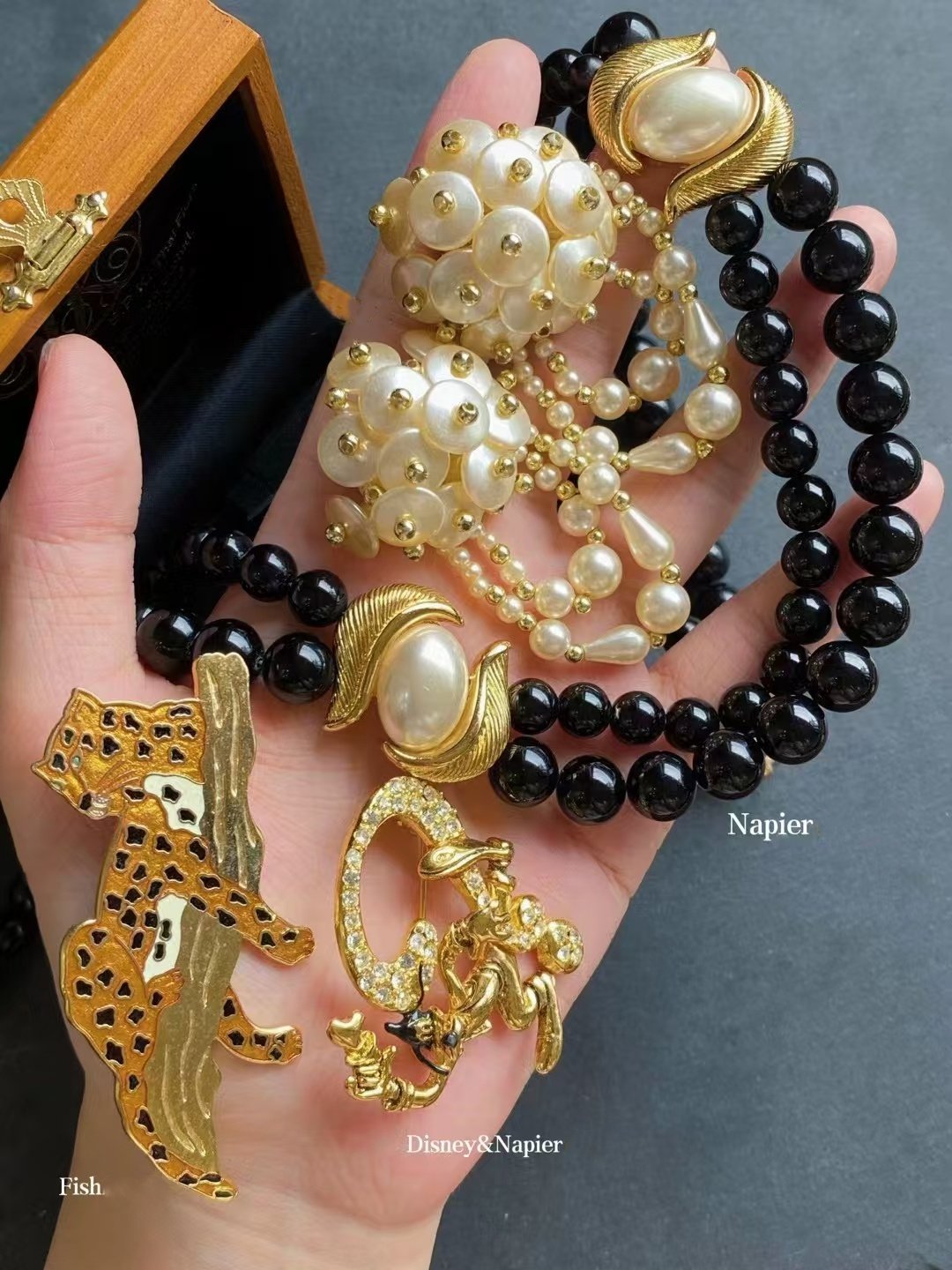 中古Vintage海外回流trifari海报款Napier老件琉璃胸针Avon孤品