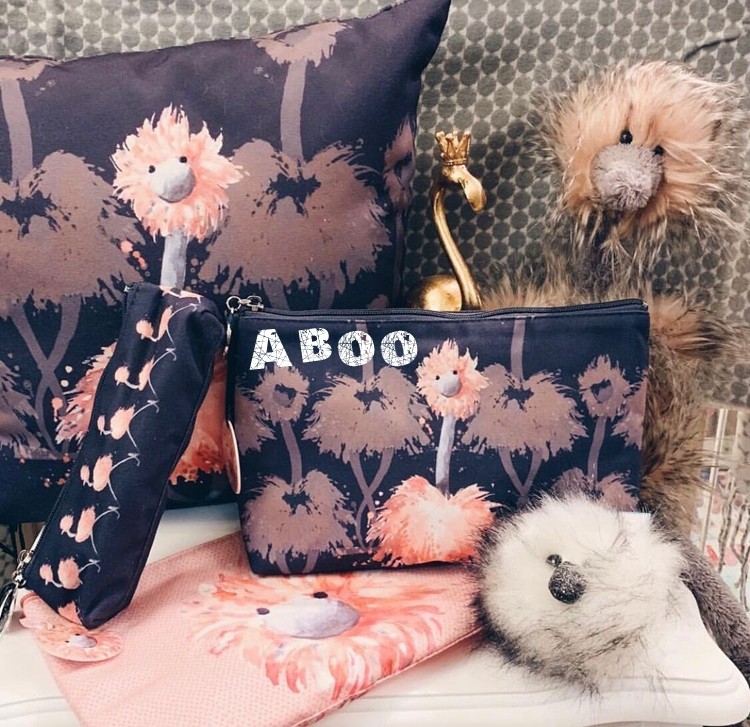 英国「By JELLYCAT」炸毛鸵鸟猫头鹰火烈鸟鸭笔袋挂包手提包现货