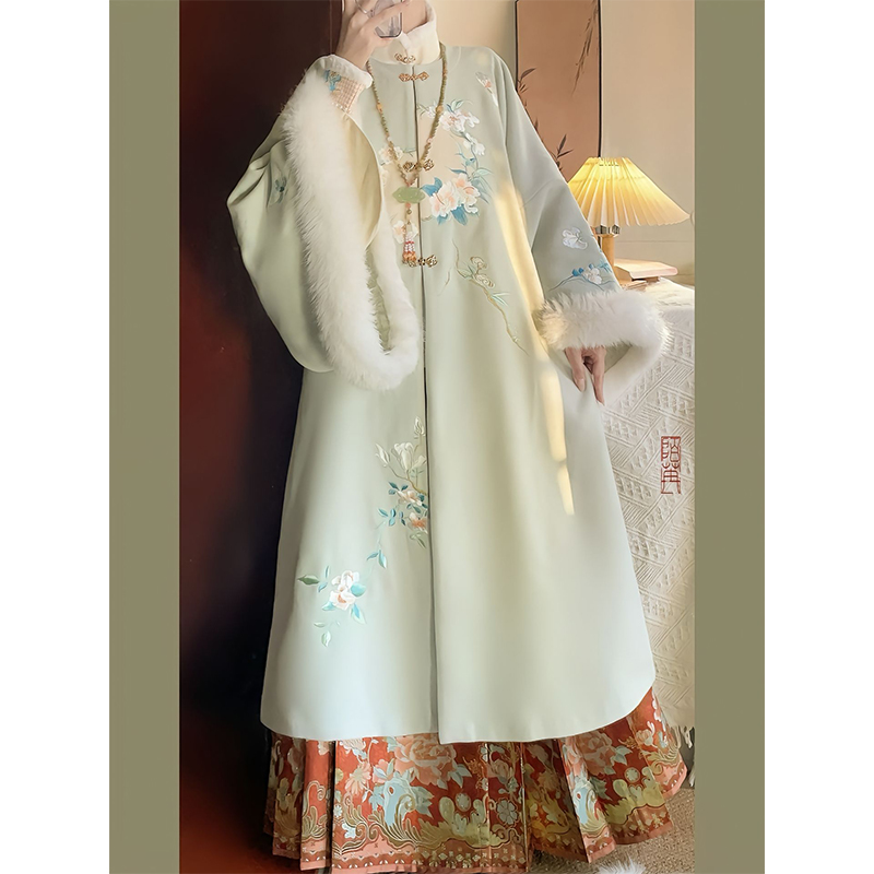 明制汉服女立领琵琶袖刺绣长袄加绒马面裙套装冬款轻奢优雅日常