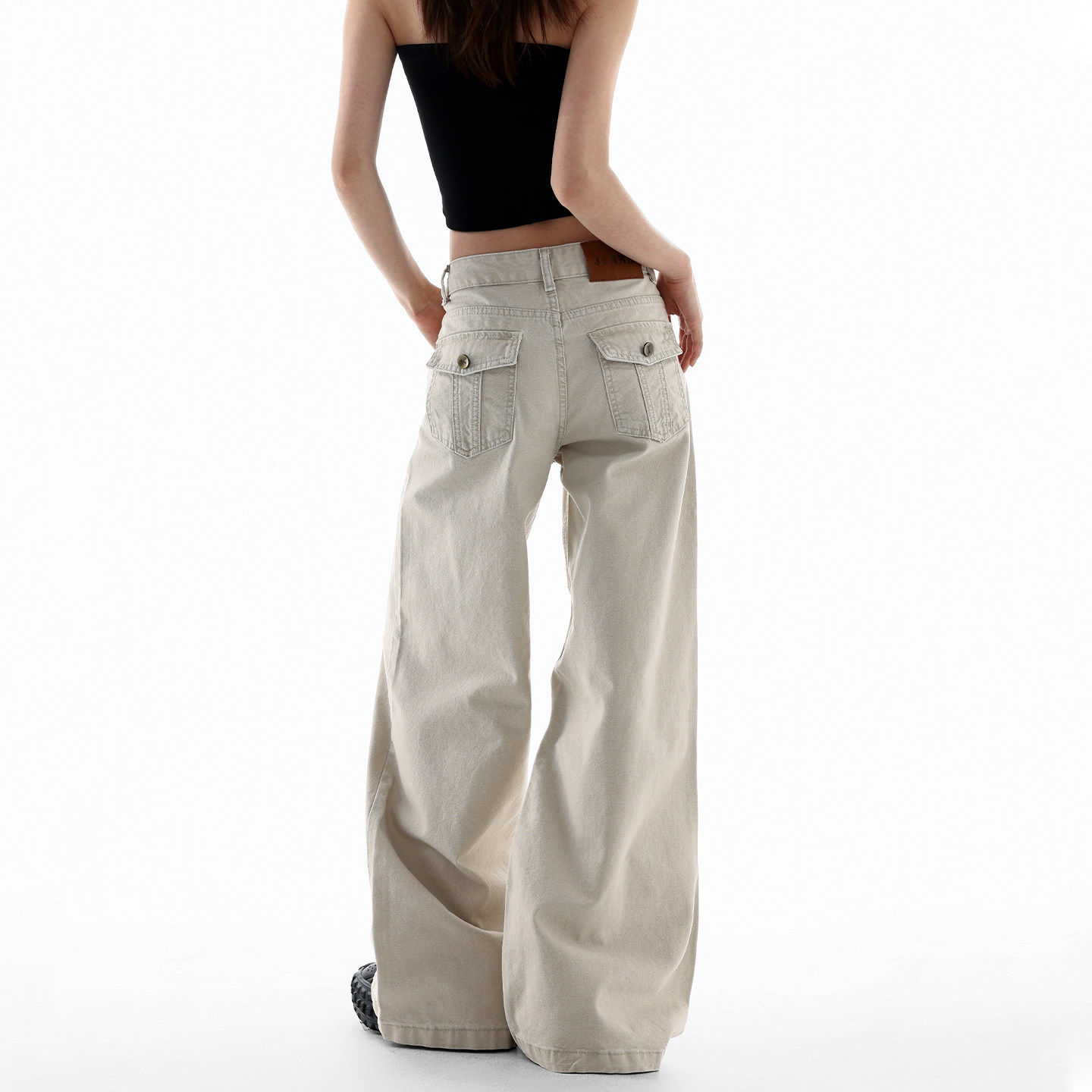 美式复古浅色阔腿牛仔裤女2026春季新款低腰宽松显瘦杏色直筒裤子