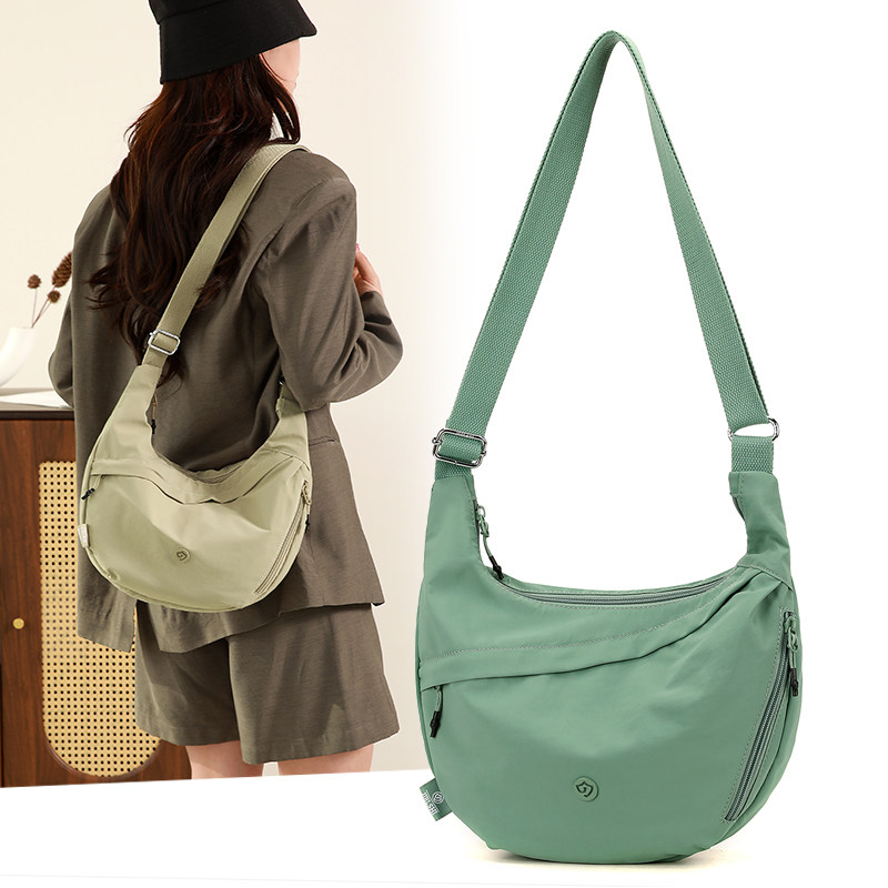 捷朗仕2025新款休闲运动尼龙通勤斜挎包女单肩饺子包大学生上课包