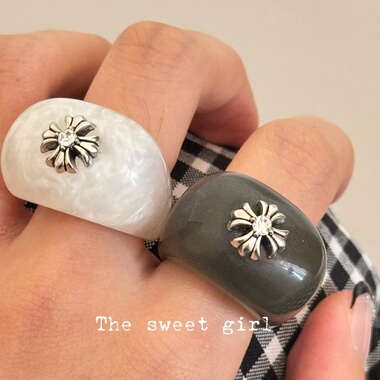 新款个性宽版十字架戒指女设计感星球冷淡风彩色时髦指环女