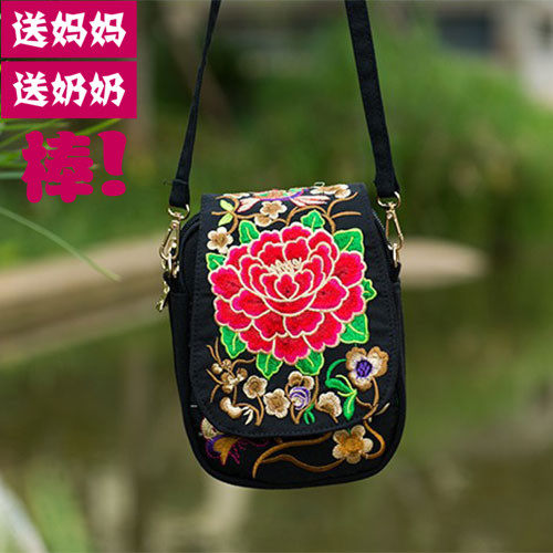 中老年人女妈妈奶奶云南特色民族风刺绣帆布手机零钱小包斜挎背袋