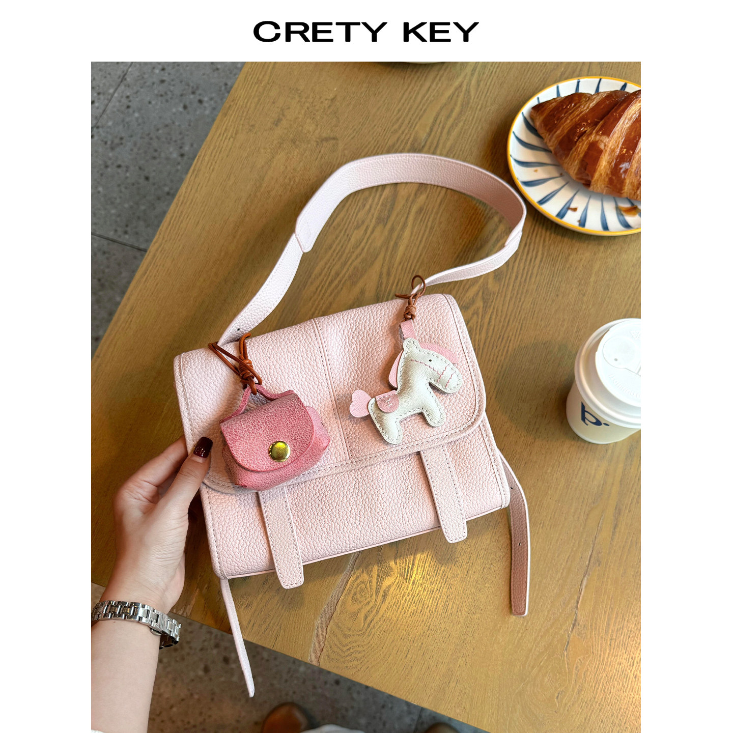 头层牛皮小邮差包女2026新款时尚休闲单肩腋下包通勤百搭斜跨包包