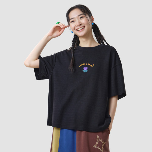 MOVEUP幻走2026秋季新款.FUN系列圆领落肩绣花短袖通勤短款T恤女