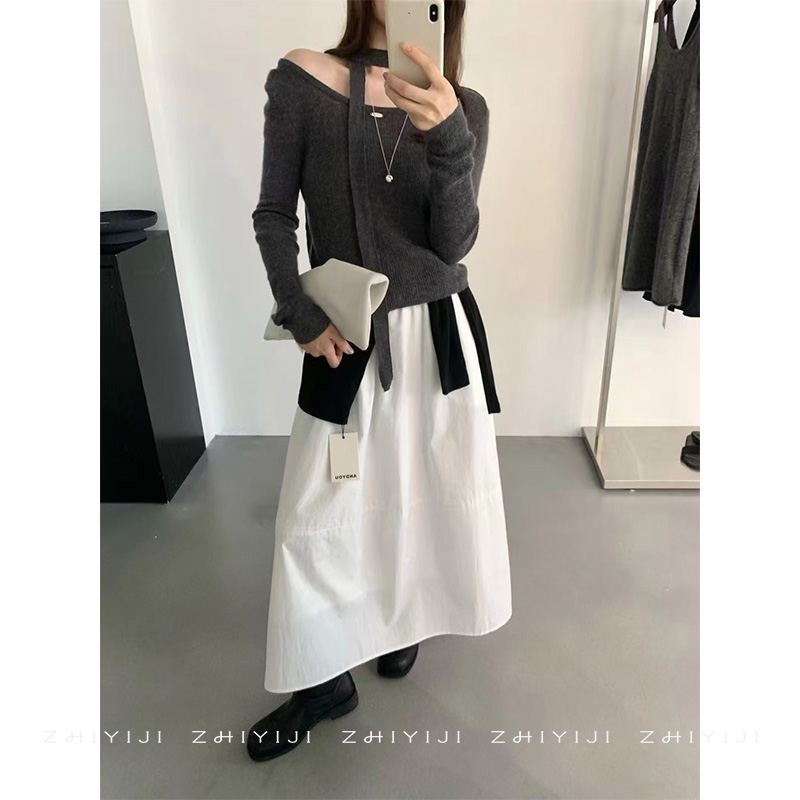 小个子修身漏肩挂脖飘带针织衫