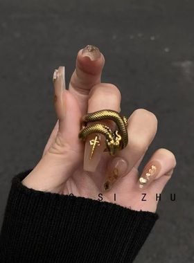 HTZS跨境新暗黑冷淡金色灵蛇小众设计蛇形戒指朋克可调节潮酷个性