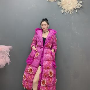 冬季新款高端重工刺绣连帽紫色羽绒服女中长款白鸭绒轻薄保暖外套