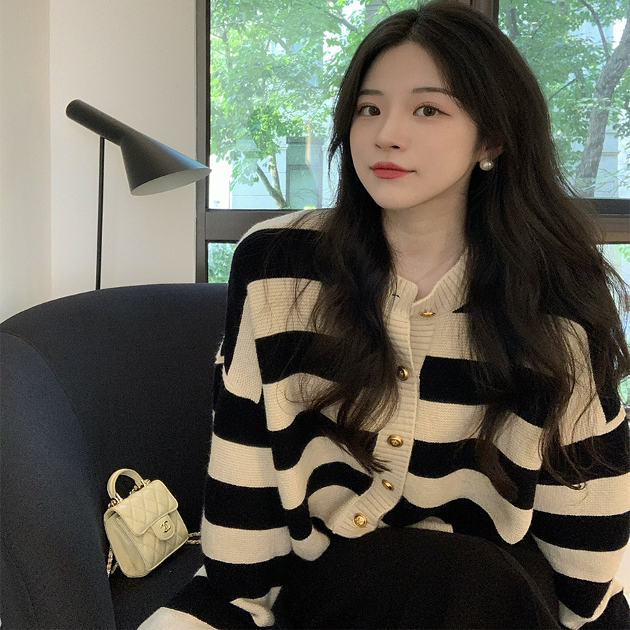 2025秋季新款撞色条纹慵懒风开衫