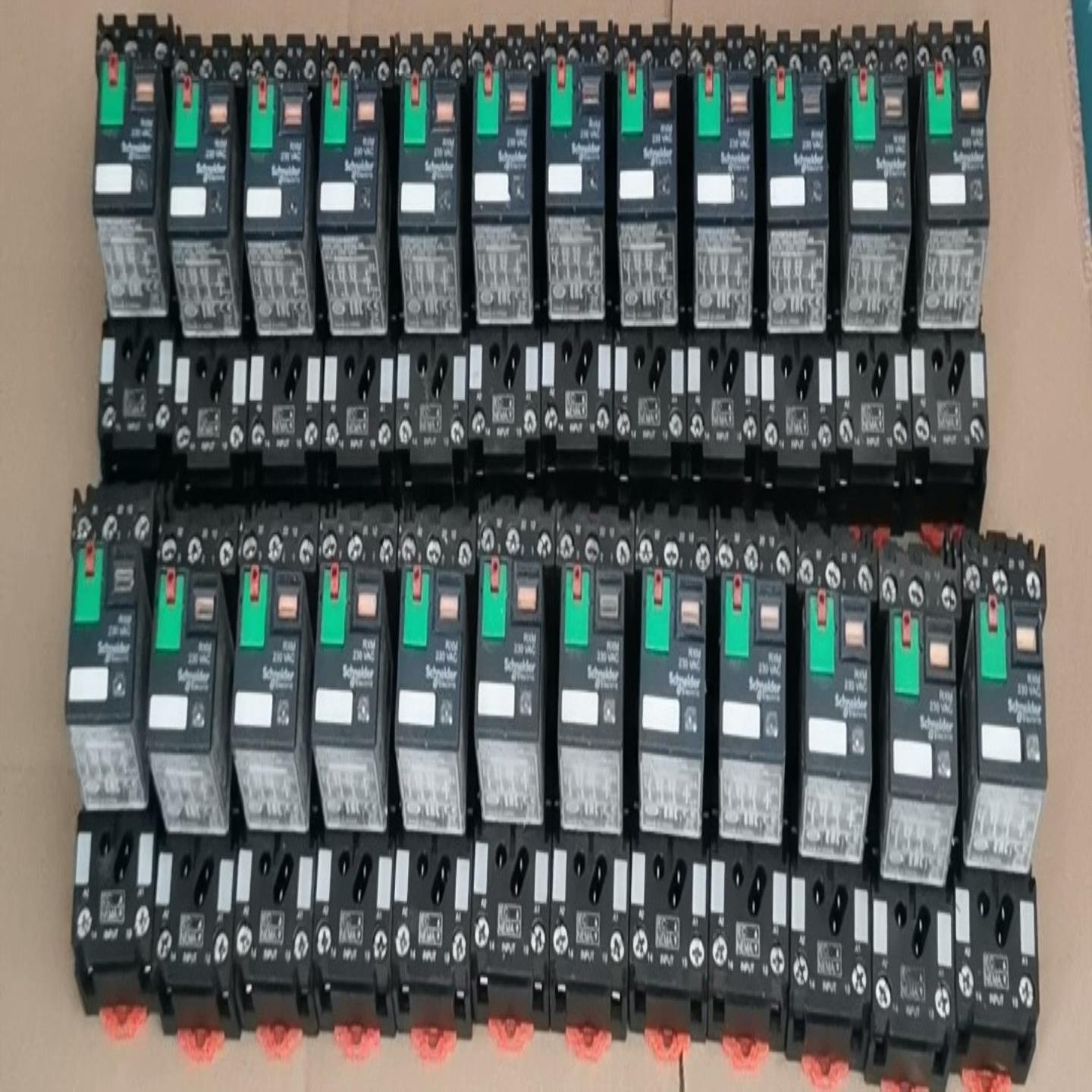 （请询价）施耐德继电器中间RXM3AB2P7 220VAC 10A拆机