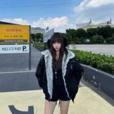 黑色