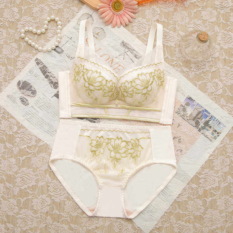 洞洞杯夏季内衣内裤套装女薄款小胸聚拢无钢圈透气收副乳厚款文胸