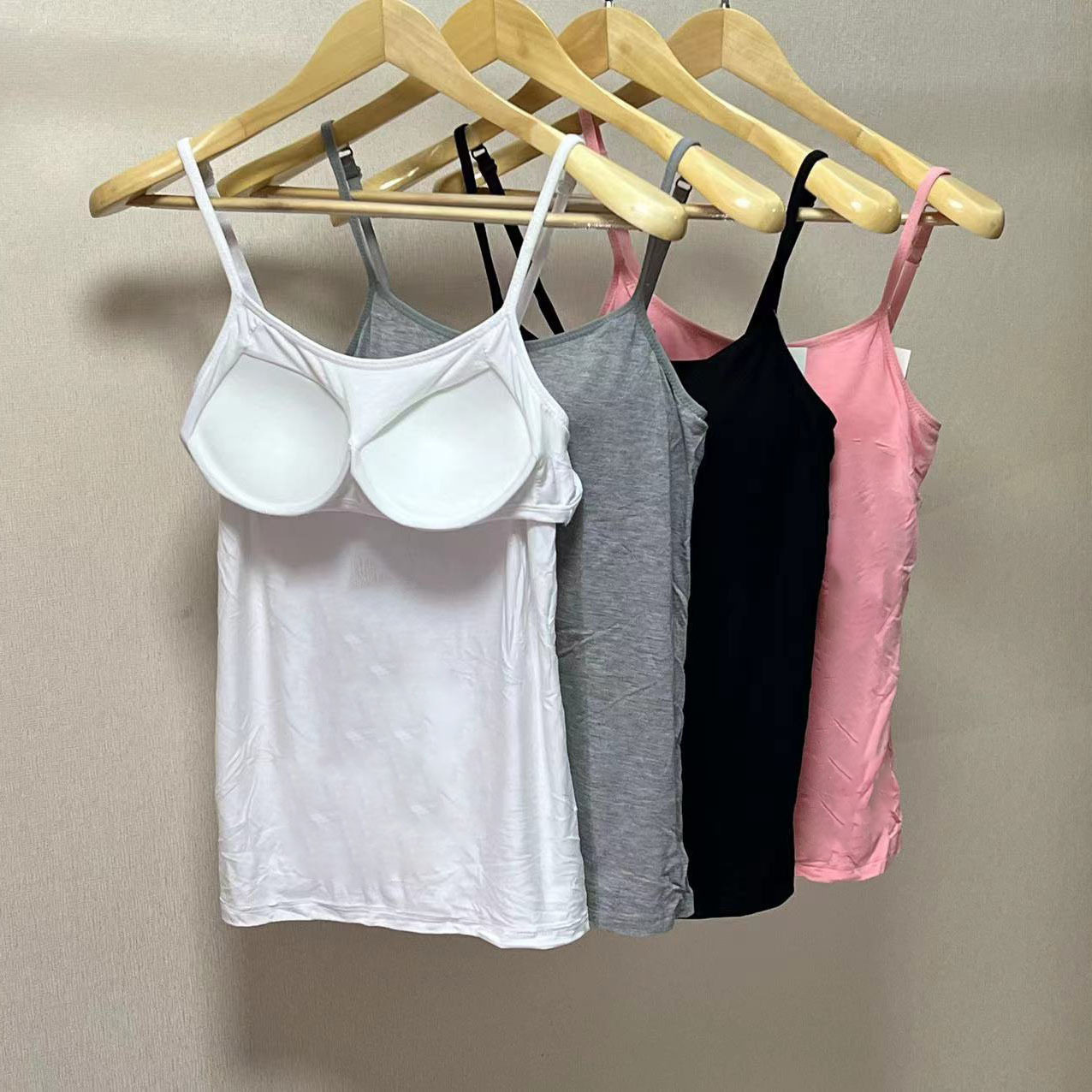 莫代尔带胸垫背心女一体式无钢圈吊带背心抹胸防走光可调节肩带