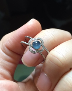 【赏】木易日辰 天然翡翠A货冰蓝水星空蓝蛋面18k金钻石戒指