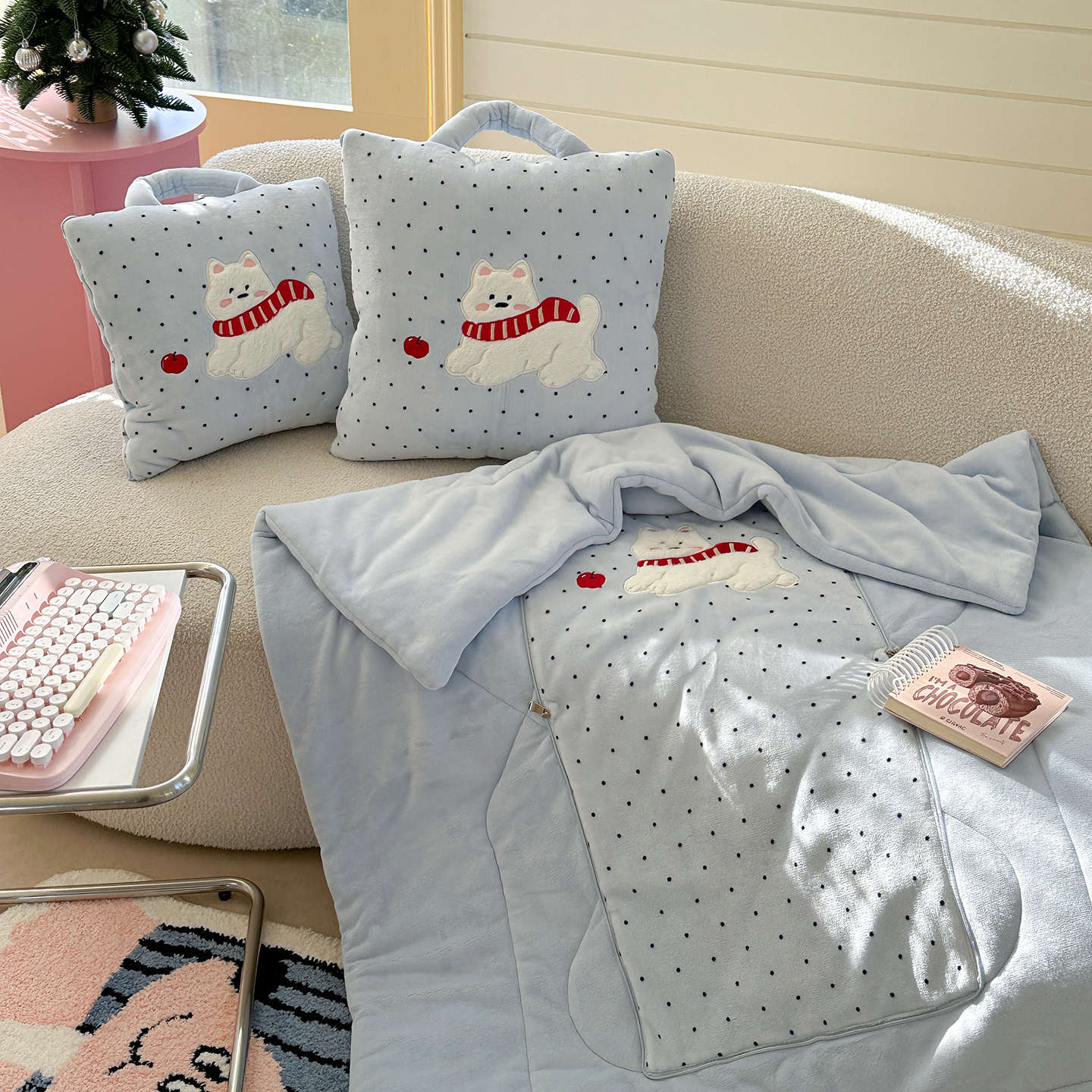 卡通抱枕被子两用加厚牛奶绒