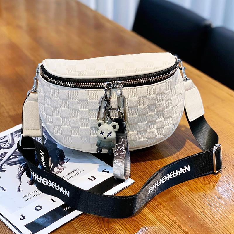 马鞍包2024新款格纹女包时尚棋盘格小众单肩包包宽带斜挎包胸包潮