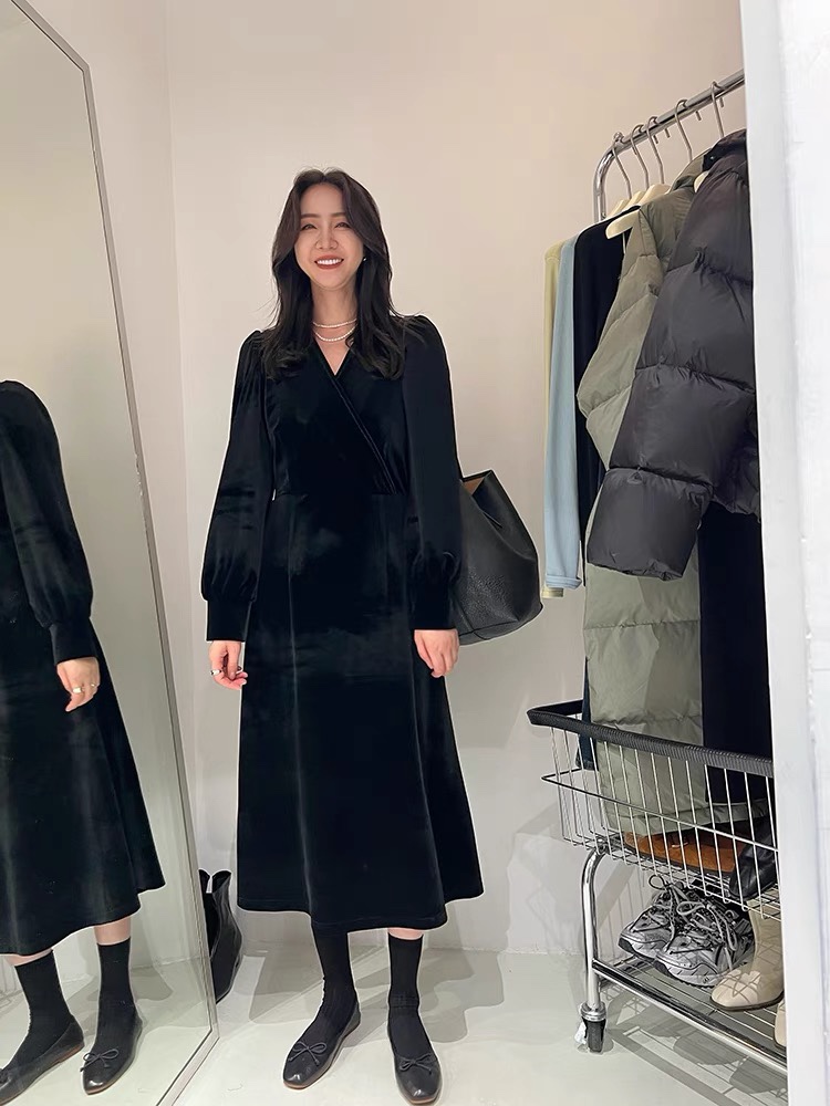 十三行widelia陈姬儿秋冬优雅复古丝绒连衣裙女收腰显瘦长裙9830