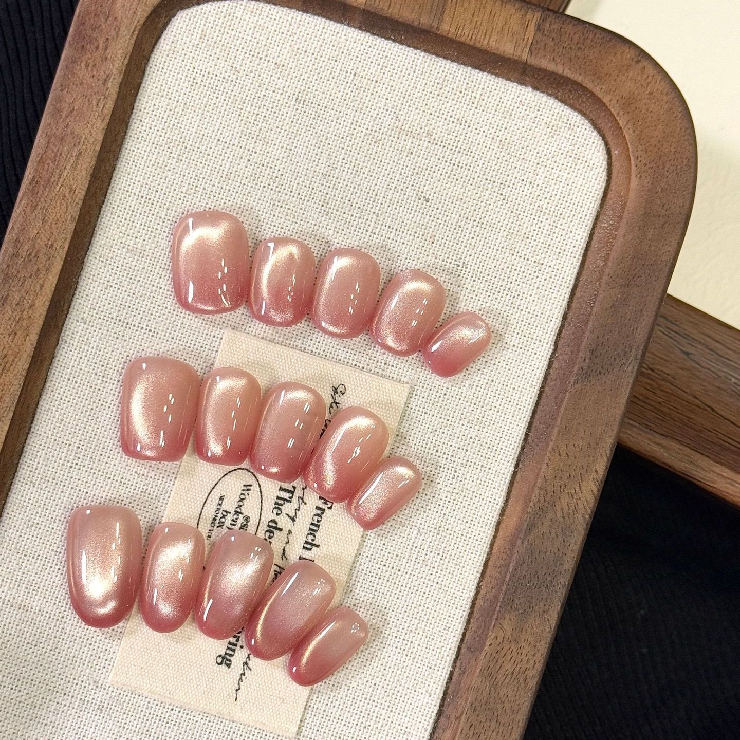 葡萄碎碎冰猫眼纯手工穿戴甲ins风显白美甲可拆卸光疗短椭圆甲