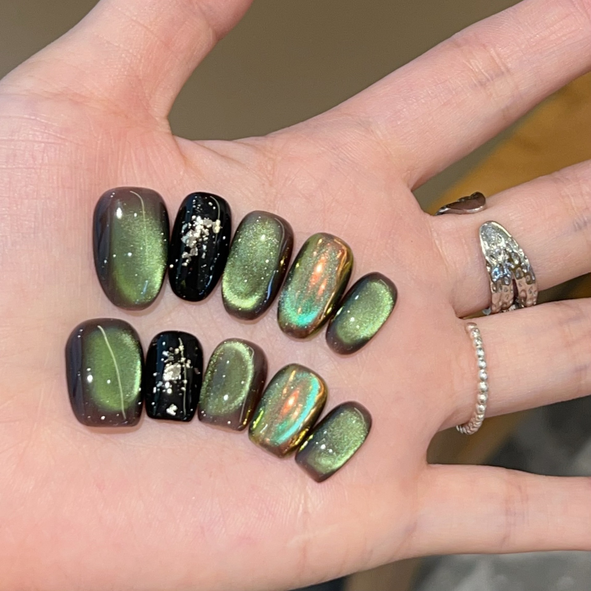 橄榄石绿色玻璃珠猫眼极光粉短款椭圆美甲精致显白纯手工穿戴甲