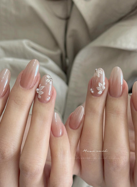 芙蓉清冷白色雕花纯手工穿戴甲海莉月光粉纯欲显白高级感椭圆美甲