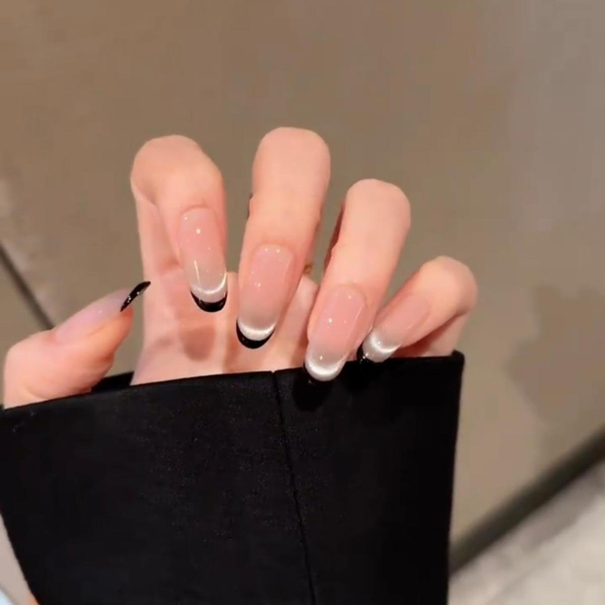 赫本法式纯手工穿戴甲黑色猫眼闪亮高级气质可拆卸光疗短椭圆美甲