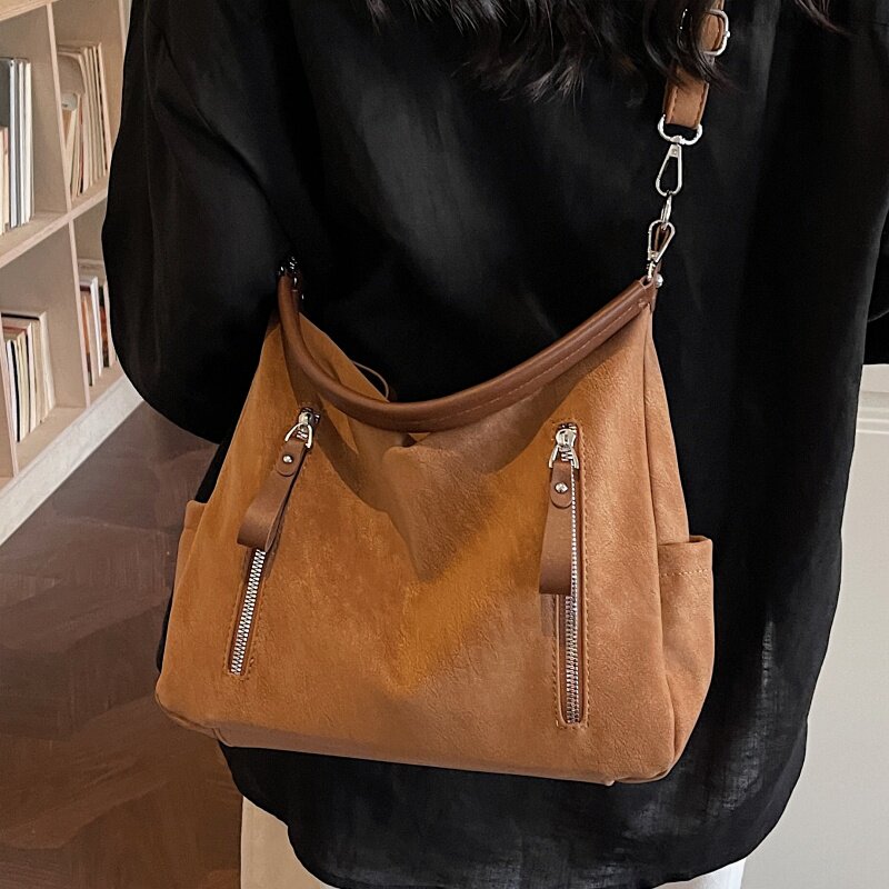 高级质感托特包包女式2026新款时尚百搭休闲大容量通勤单肩斜挎包