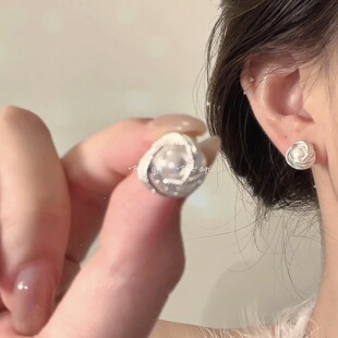 阿七 法式小香风缠绕珍珠耳钉女轻奢高级感气质大气耳环独特耳饰