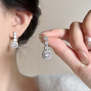 阿七 爆闪方糖耳环女小众轻奢高级耳钉独特气质耳饰无耳洞耳夹