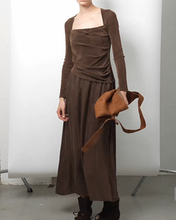 halfmoon 2025年秋季新款咖色坎肩斜分割拼接连衣裙