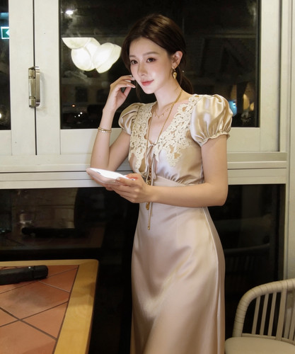 一枝南南同款Ch2026春蕾丝边饰真丝缎礼服名媛气质短袖连衣裙长裙