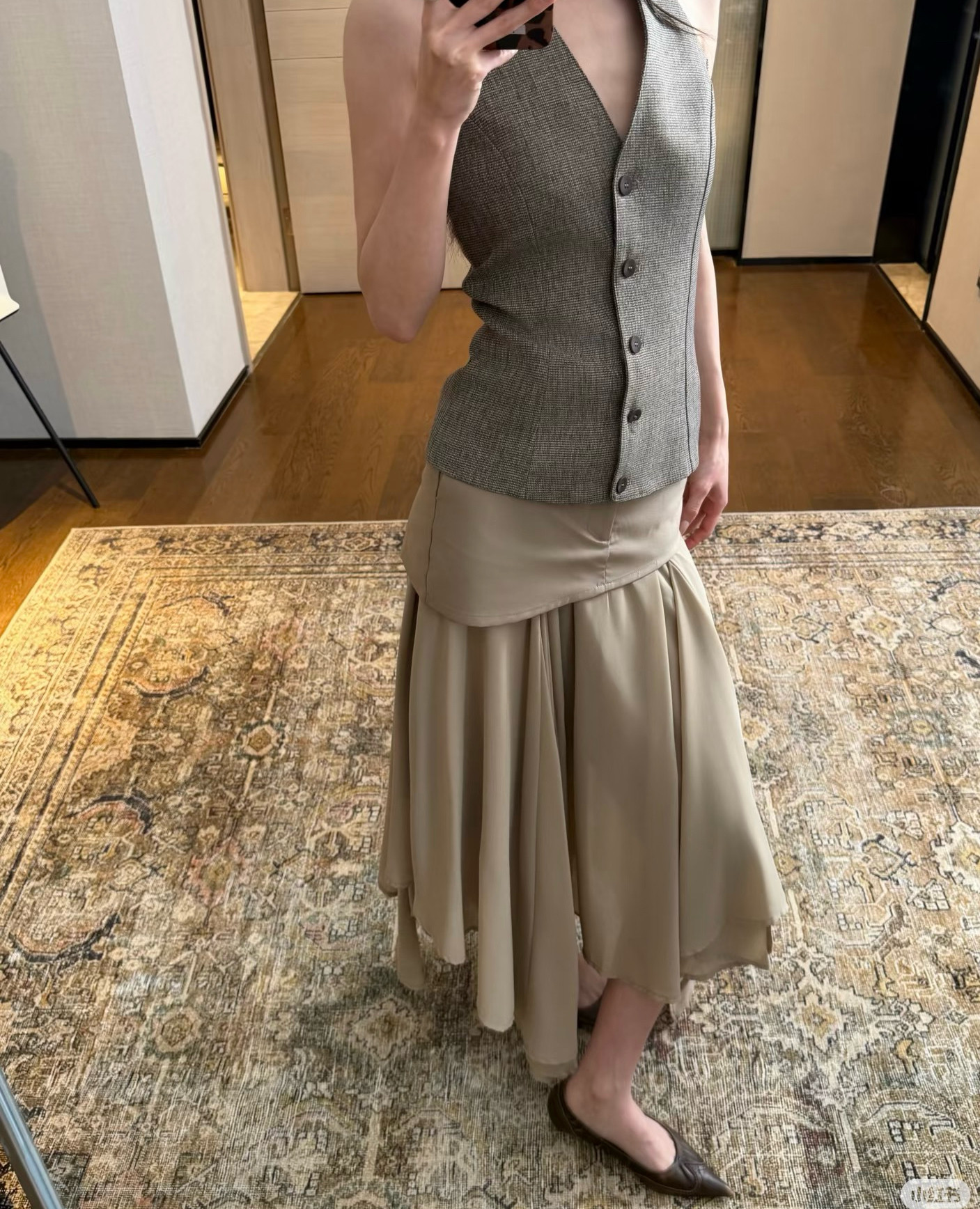 SINGLE  26SS法式百搭休闲流动不规则假两件丝质不对称半裙