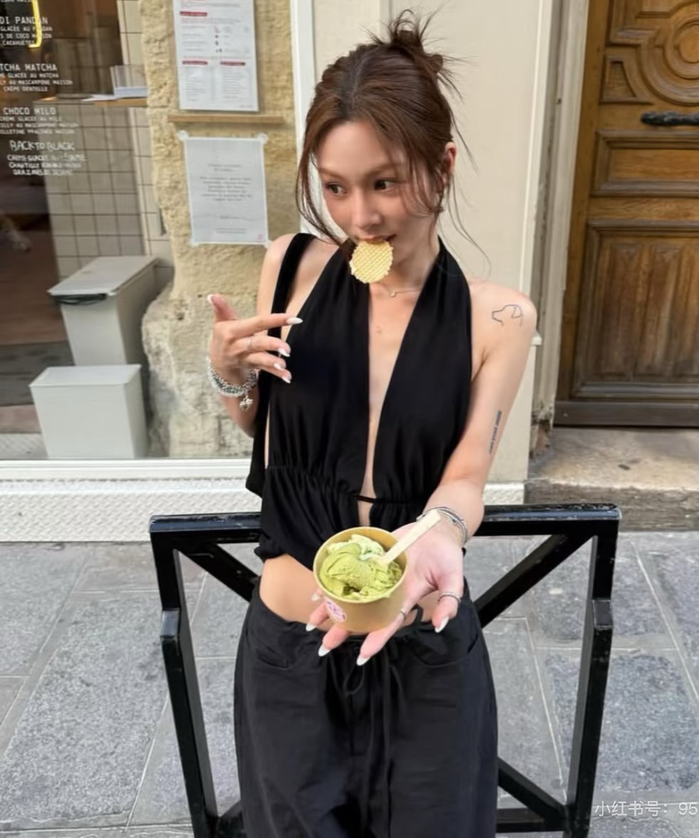 NaNa同款DANZ夏季海藻纤维黑色荡领挂脖高级时髦内搭气质露背上衣