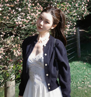 博主一枝南南同款藏青色针织上衣+蕾丝边花拼接吊带+半身裙套装